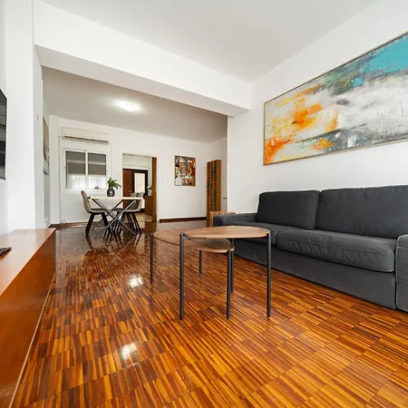 Cozy 3 Bedroom Flat Center