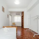 Cozy 3 Bedroom Flat Center